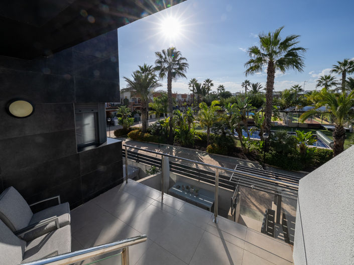 Image No.33-3 Bed Townhouse for sale