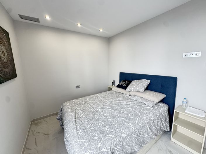 Image No.11-5 Bed Property for sale