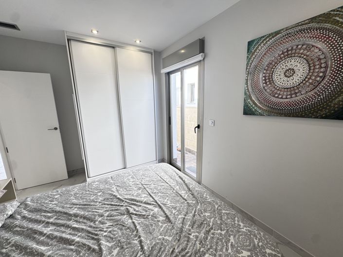 Image No.12-5 Bed Property for sale