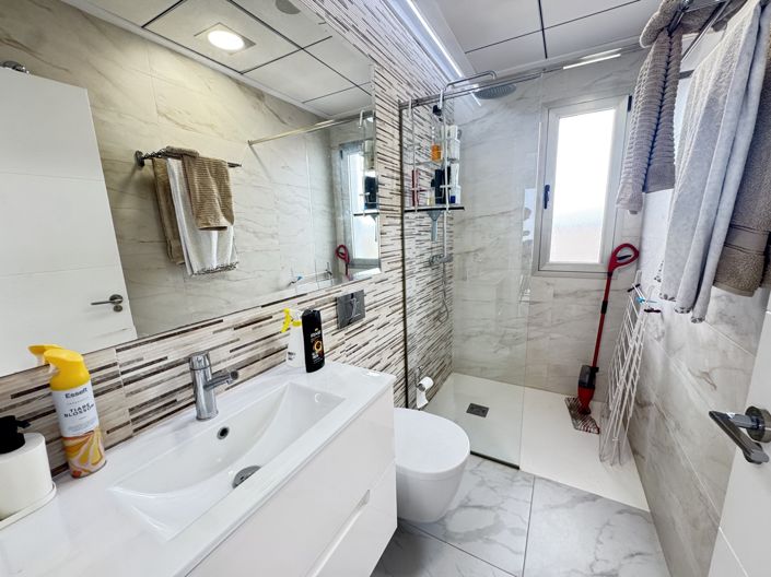 Image No.13-5 Bed Property for sale