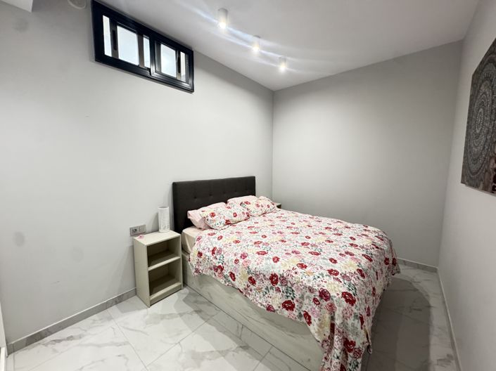 Image No.19-5 Bed Property for sale