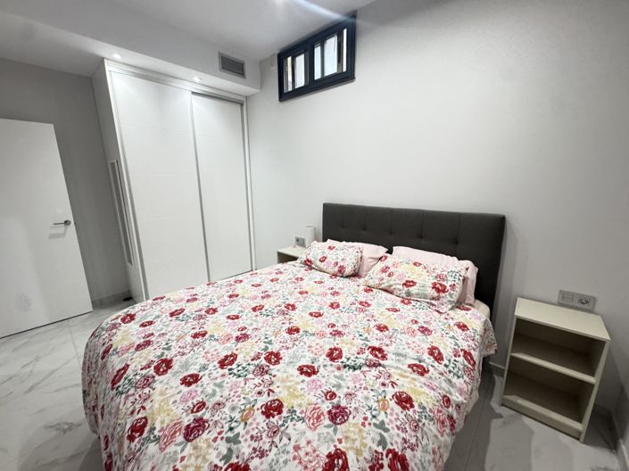 Image No.20-5 Bed Property for sale