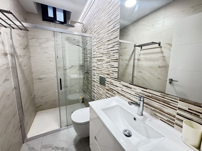 Image No.21-5 Bed Property for sale