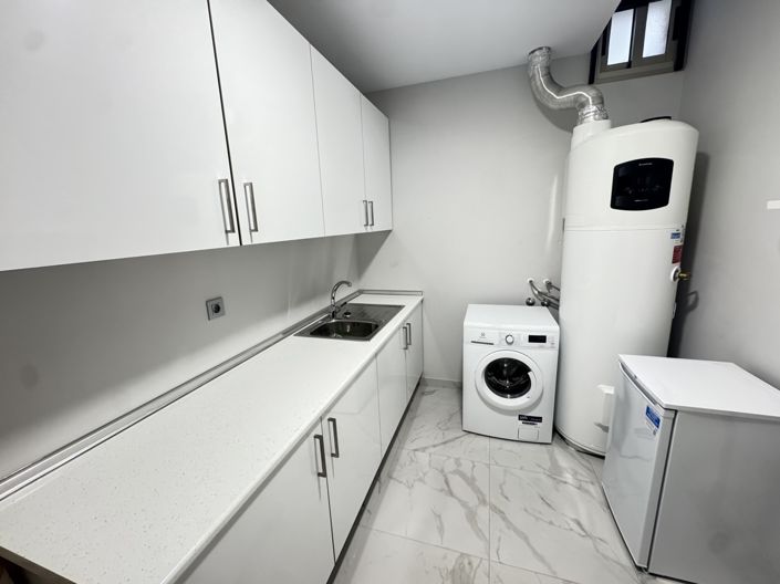 Image No.23-5 Bed Property for sale