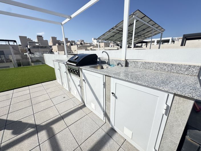 Image No.28-5 Bed Property for sale