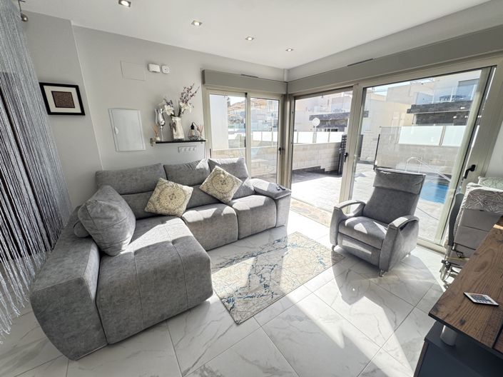 Image No.3-5 Bed Property for sale