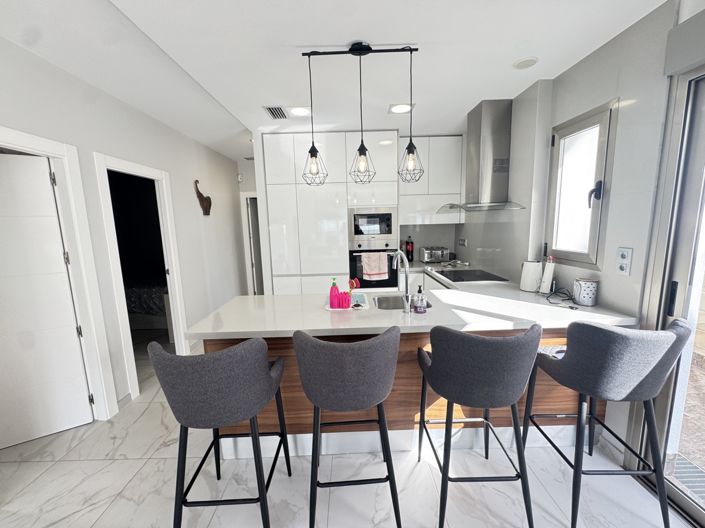 Image No.4-5 Bed Property for sale