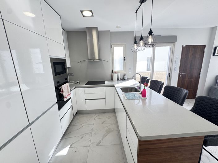 Image No.6-5 Bed Property for sale