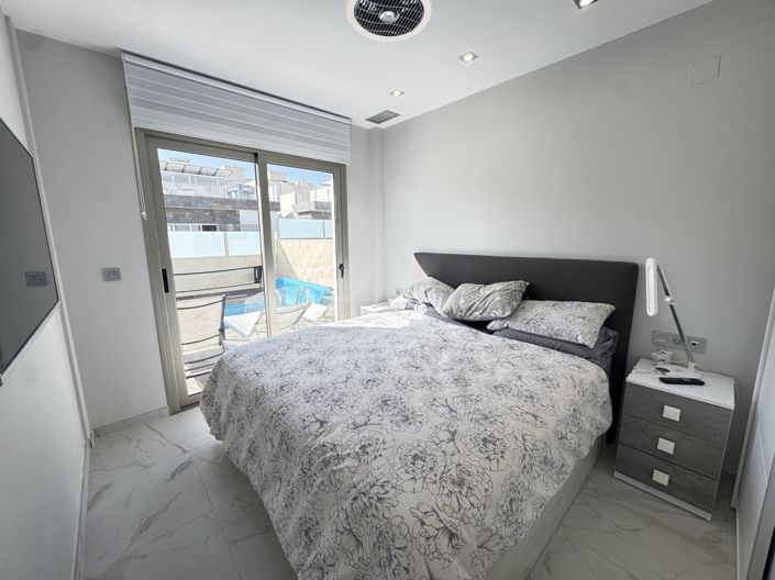 Image No.7-5 Bed Property for sale