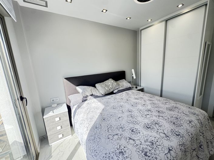 Image No.8-5 Bed Property for sale