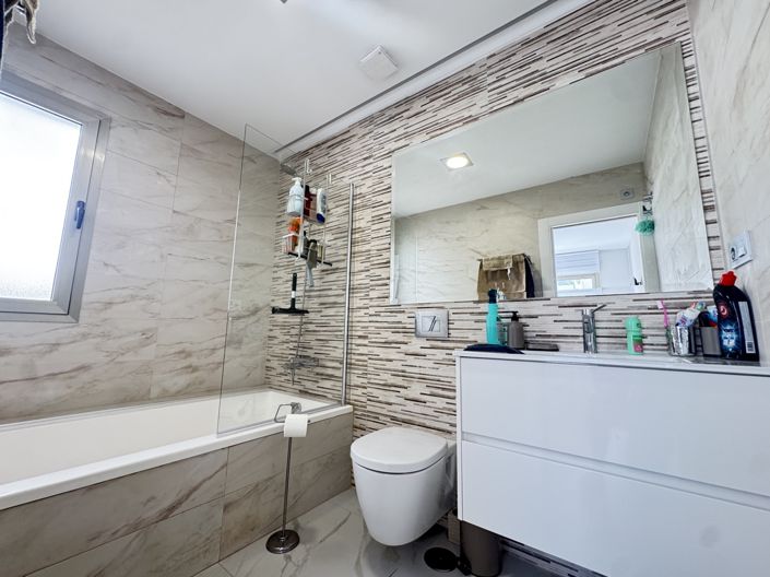 Image No.9-5 Bed Property for sale