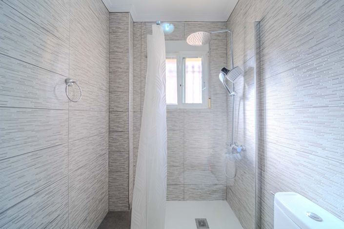 Image No.16-2 Bed Bungalow for sale