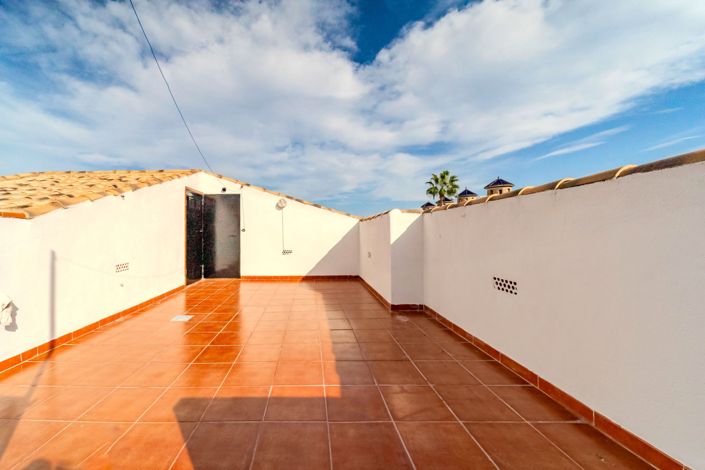 Image No.20-2 Bed Bungalow for sale