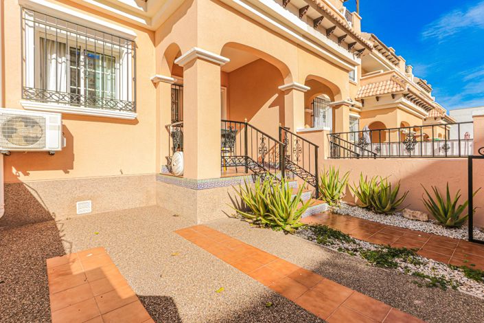 Image No.2-3 Bed Townhouse for sale