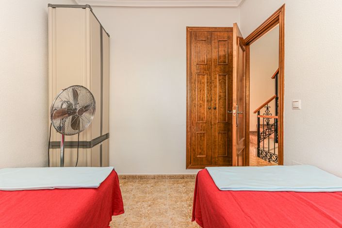 Image No.20-3 Bed Townhouse for sale