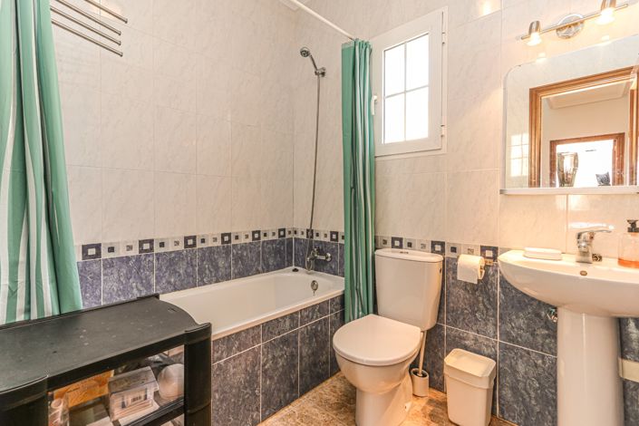 Image No.21-3 Bed Townhouse for sale