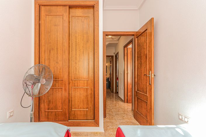 Image No.26-3 Bed Townhouse for sale