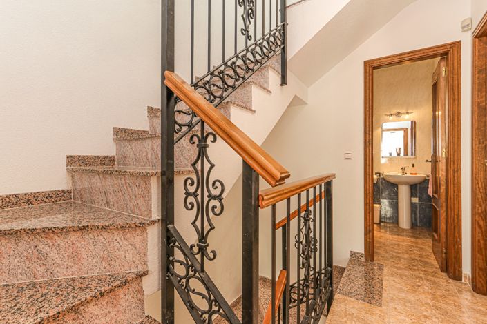 Image No.27-3 Bed Townhouse for sale