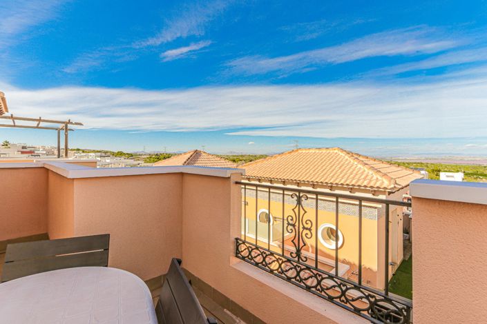 Image No.31-3 Bed Townhouse for sale