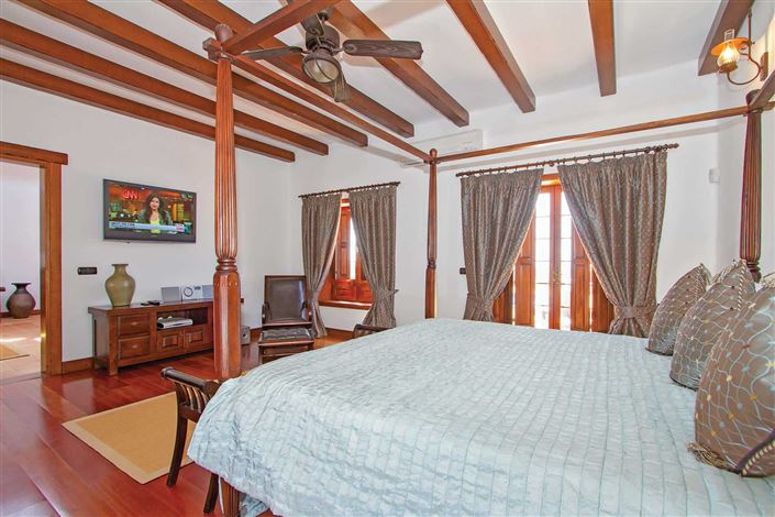 Image No.30-5 Bed House for sale