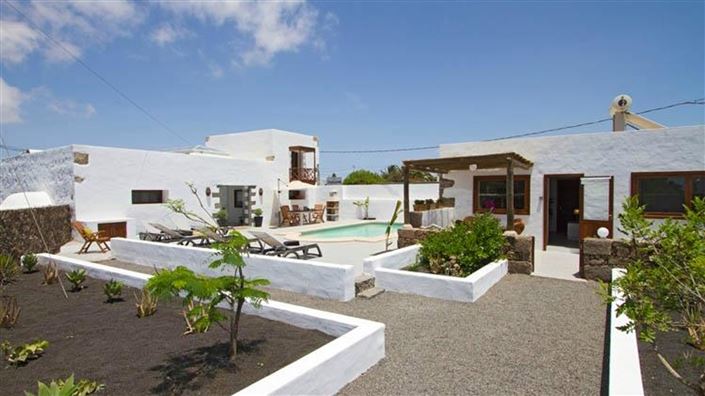 Image No.1-6 Bed House for sale
