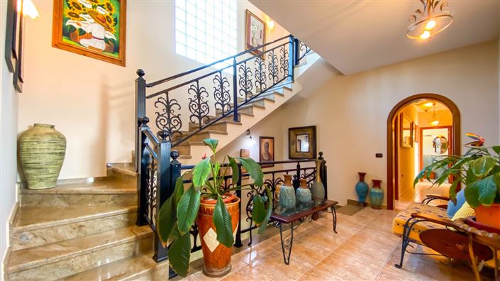 Image No.11-3 Bed House for sale