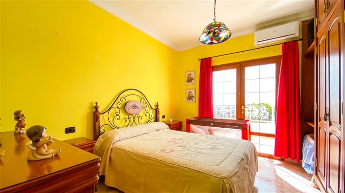 Image No.15-3 Bed House for sale