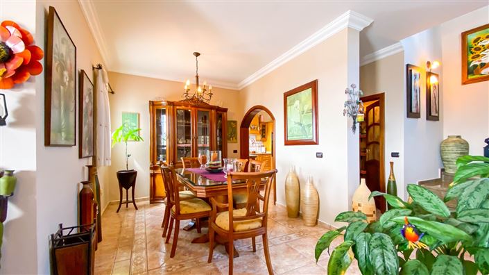 Image No.7-3 Bed House for sale