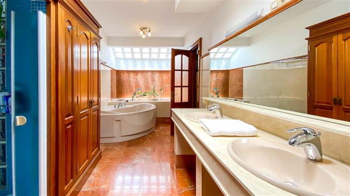 Image No.16-5 Bed Villa for sale