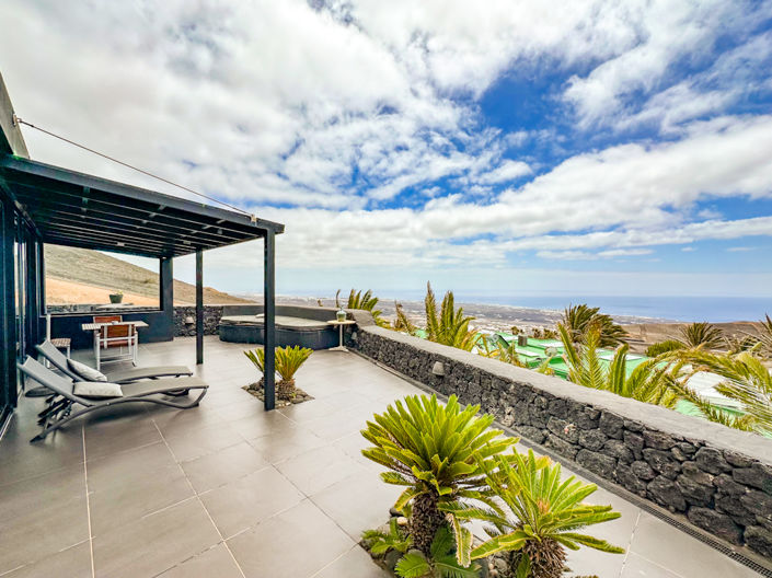 Image No.2-6 Bed Villa for sale