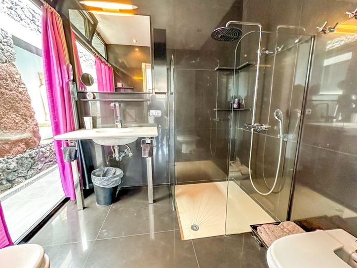 Image No.27-6 Bed Villa for sale