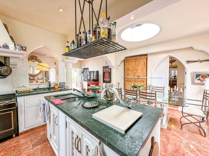 Image No.9-6 Bed Villa for sale