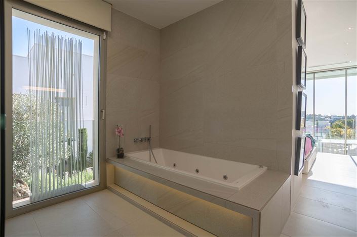 Image No.30-3 Bed Villa for sale