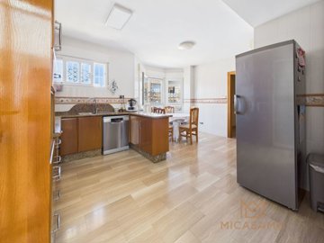 9678brightandpracticalfamilyhomeclosetothemar