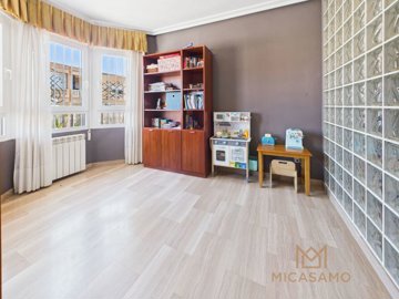 9678brightandpracticalfamilyhomeclosetothemar