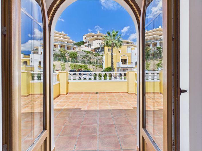 Image No.11-2 Bed Townhouse for sale