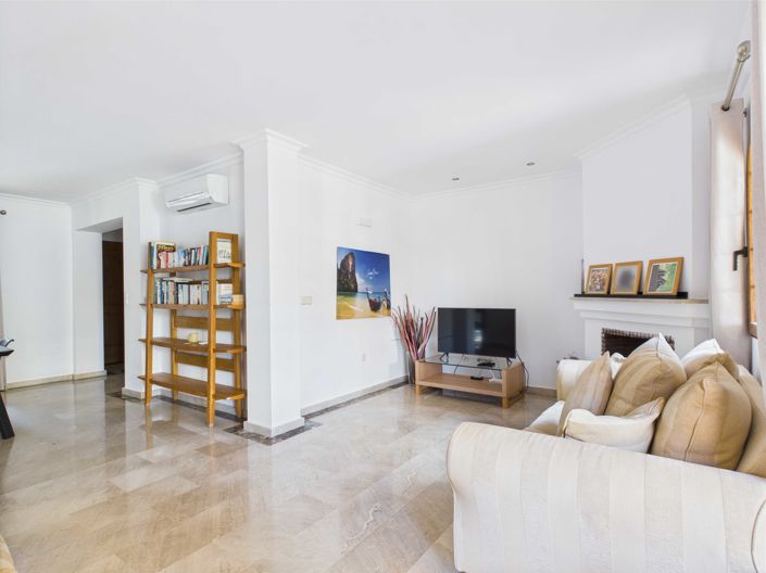 Image No.2-2 Bed Townhouse for sale