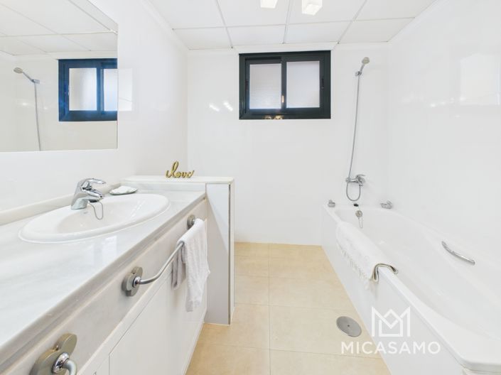 Image No.17-5 Bed Villa for sale