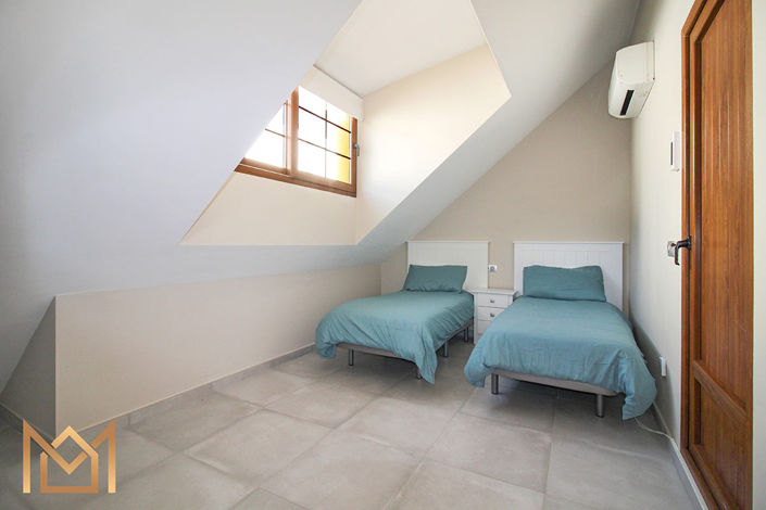 Image No.14-3 Bed Townhouse for sale