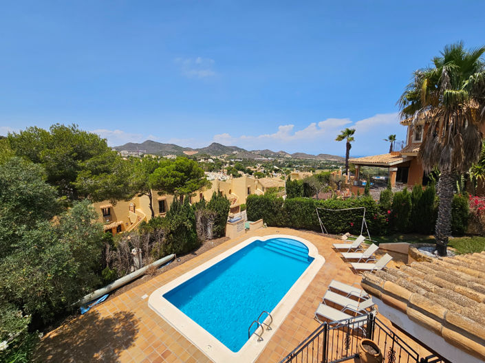 Image No.2-6 Bed Villa for sale