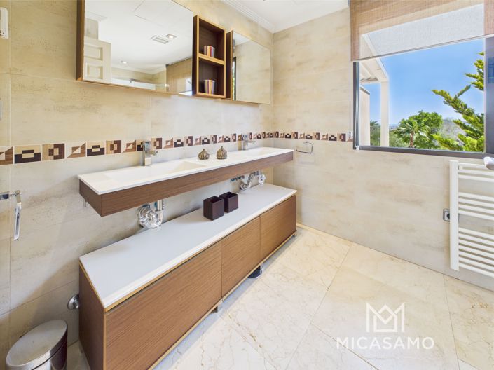 Image No.18-5 Bed Villa for sale