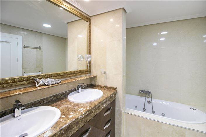 Image No.20-5 Bed Villa for sale