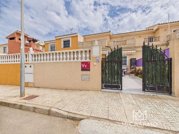 Image No.16-3 Bed Townhouse for sale