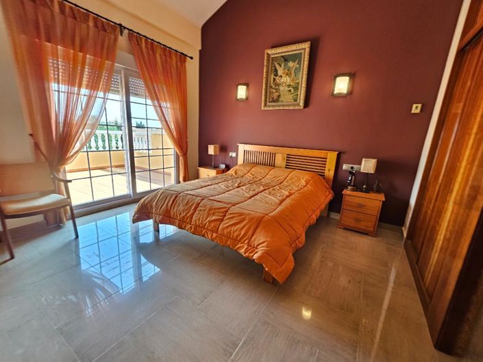 Image No.19-3 Bed Villa for sale