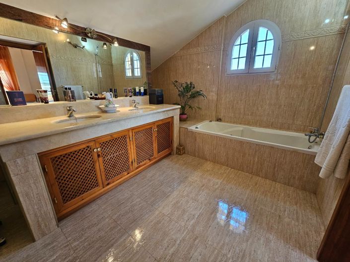 Image No.20-3 Bed Villa for sale