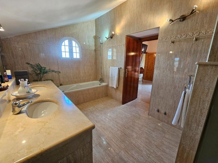 Image No.23-3 Bed Villa for sale