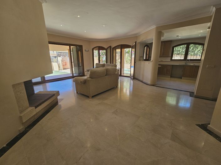 Image No.9-3 Bed Villa for sale