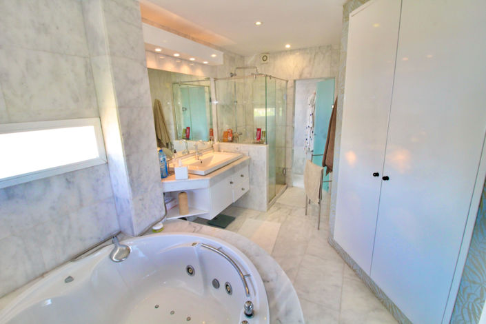 Image No.18-5 Bed Villa for sale