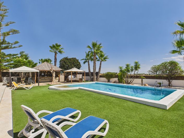 Image No.1-6 Bed Villa for sale
