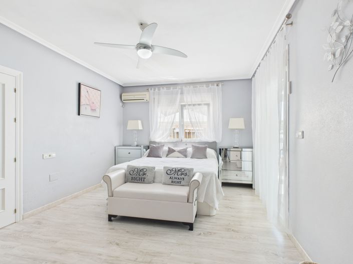 Image No.10-6 Bed Villa for sale